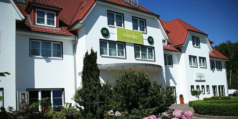 Dreiklang Business & Spa Resort Kaltenkirchen Exteriör bild